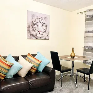  Apartment Executive Quiet Home-office Combo