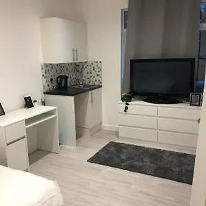 High Spec Furnished Studio Apartment London