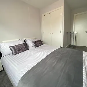 Contemporary Centre In The Aspect Apartment Cardiff