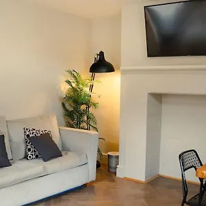 Riverside Walk Apartment York