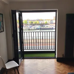 Duplex Harbourside Centre With Free Parking Apartment Bristol
